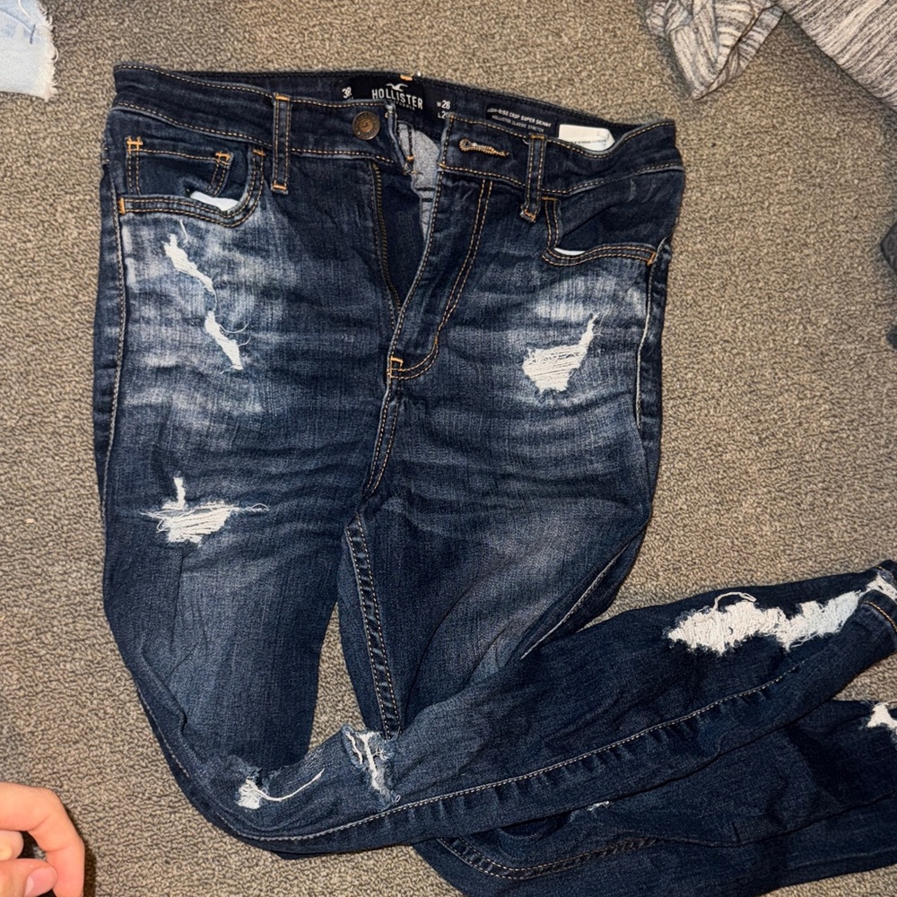 Hollister women’s Distressed high rise super skinny classic stretch